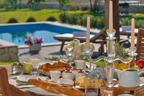 Outdoor dining - Luxury Villa In Split, Few Minutes To Center, Beaches, Shopping, Sport Courts (Split)