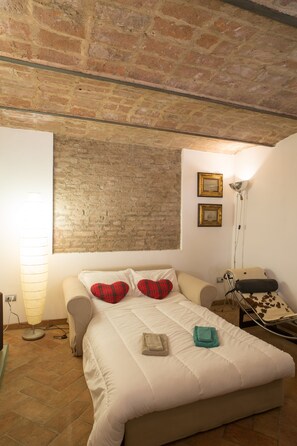 2 Schlafzimmer, Schreibtisch, schallisolierte Zimmer