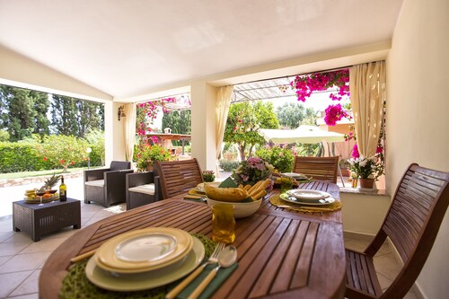 Alghero Villa mit Garten für 8 Personen in Strandnähe, mit 4 Schlafzimmern AC 