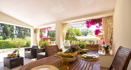 Alghero Villa mit Garten für 8 Personen in Strandnähe, mit 4 Schlafzimmern AC