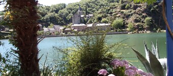 house by the riverside, sleeps up to 4