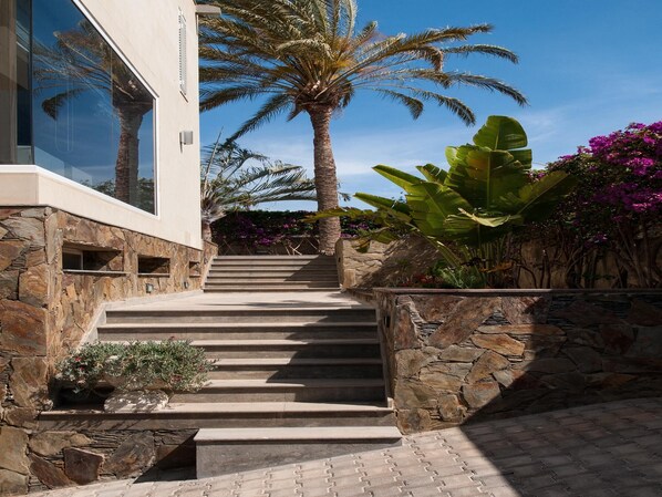 Property grounds - Sonnenland House for 12 by VillaGranCanaria (San Bartolomé de Tirajana)