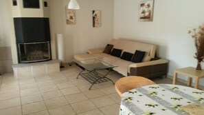 TV, DVD player, table tennis - Tourrettes:air-conditioned villa, private pool, heated possibility Avril to Sept (Tourrettes)