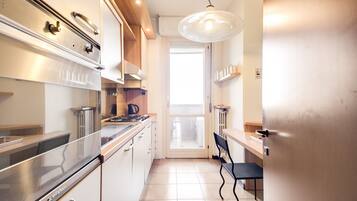 Réfrigérateur, four, plaque de cuisson, lave-vaisselle