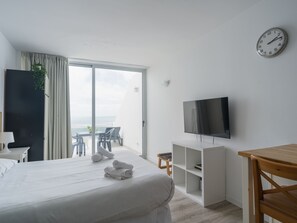 1 chambre, fer et planche à repasser, Wi-Fi gratuit, draps fournis