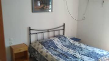 1 chambre, fer et planche Ă repasser, draps fournis