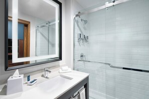 Room, 2 Queen Beds | Bathroom | Shower, free toiletries, hair dryer, towels - Four Points by Sheraton Oklahoma City Airport (Oklahoma City)