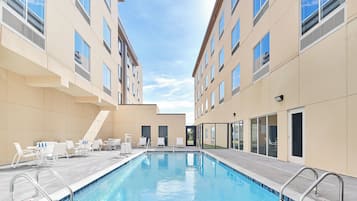 Outdoor pool, open 9:00 AM to 10:00 PM, pool loungers