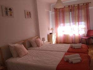 3 sovrum, skrivbord, strykjärn/strykbräda och gratis wi-fi