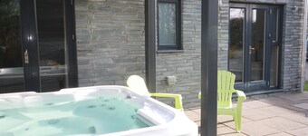 Fantastisk husdjursvÀnlig egendom med stort takomrÄde, Charcoal BBQ, perfekt för sol och alfresc