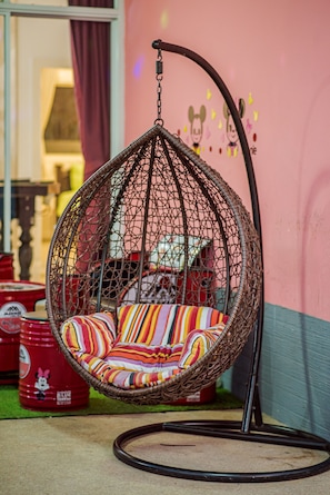 Lasten leikkialue ulkona