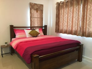 3 chambres, décor unique, accès au Wi-Fi (inclus)
