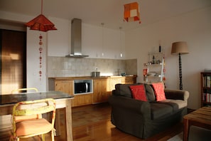 Smart TV, books, offices