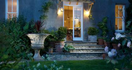 Devon Holiday Home with large garden, hot tub, Sleeps 9. Dartmoor. England