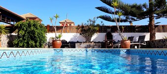 Magnifique villa avec une grande piscine chauffée privée et une vue imprenable sur les dunes