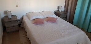 2 bedrooms, iron/ironing board, WiFi, bed sheets