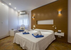 3 habitaciones, tabla de planchar con plancha, wifi y ropa de cama 