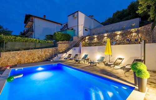 Belle maison de 4 chambres à Rukavac