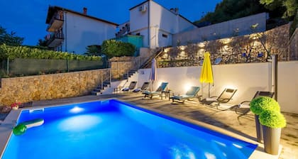 4 bedroom beautiful home in Rukavac