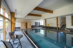 Pool - Beautiful holiday home with hot tub, just a walk away from Talland beach... (Looe)