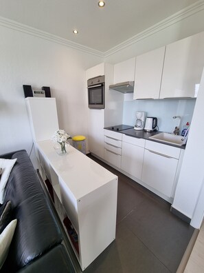 Kylskåp, ugn, spishäll och diskmaskin