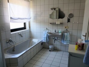 Unclassified image, 4 of 21, button