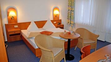1 bedroom, desk, travel cot, WiFi
