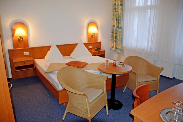 1 bedroom, desk, travel cot, WiFi