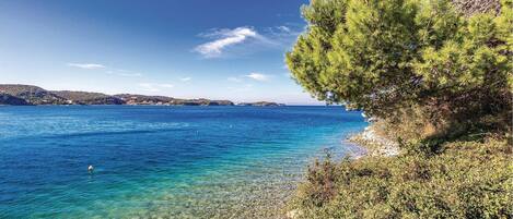 Una spiaggia nelle vicinanze