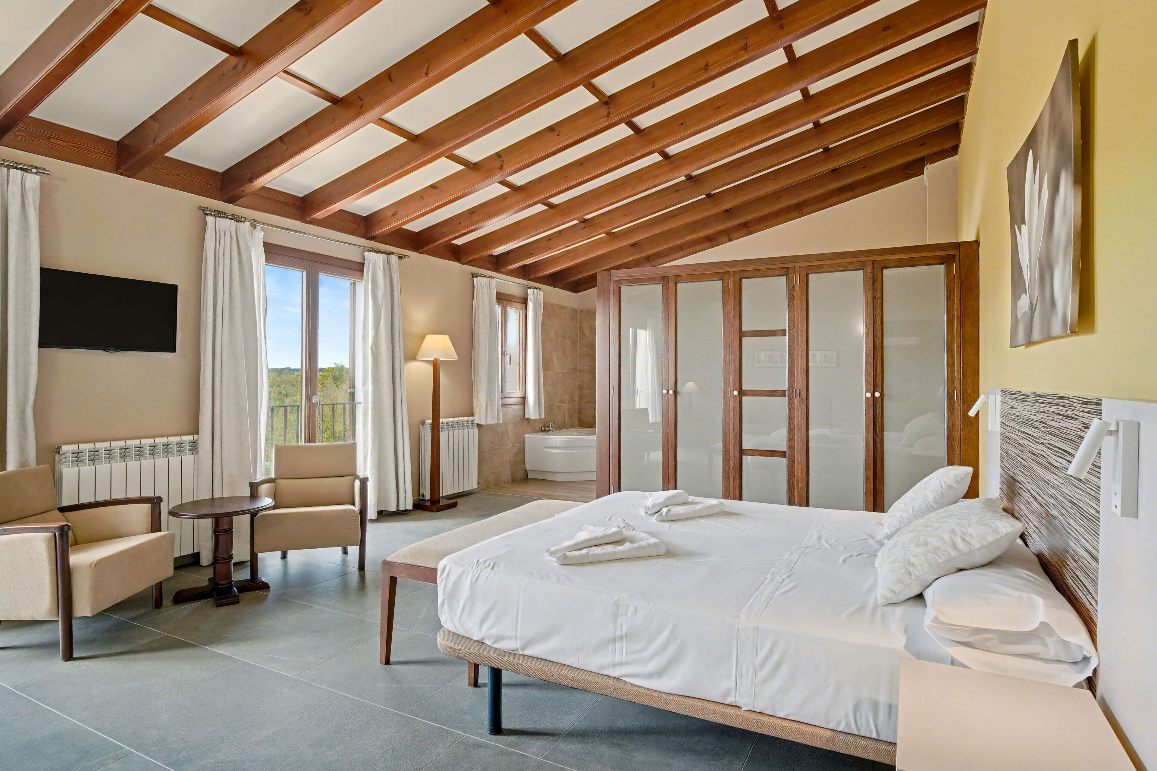 6 habitaciones, caja de seguridad en la habitación y cuna de viaje 