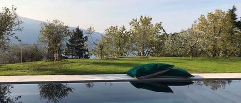 Lämmitetty uima-allas