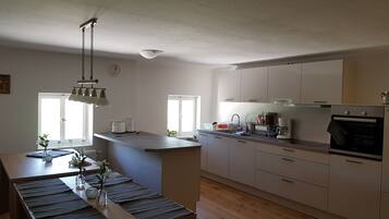 Kühlschrank, Ofen, Herdplatte, Geschirrspüler