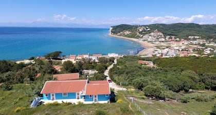 Gikas Apartments- One Bedroom Suite - 100 meters from the beach