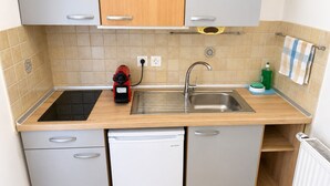 Private kitchen - Gikas Apartments- One Bedroom Suite - 100 meters from the beach  (Kerkyra)