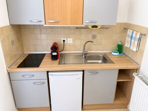 Fridge, electric kettle, toaster, cookware/dishes/utensils - Gikas Apartments- One Bedroom Suite - 100 meters from the beach (Kerkyra)