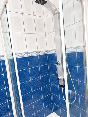 Shower, hair dryer, towels, toilet paper - Gikas Apartments- One Bedroom Suite - 100 meters from the beach (Kerkyra)