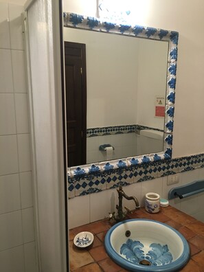 Assecador de cabells i paper higiènic 