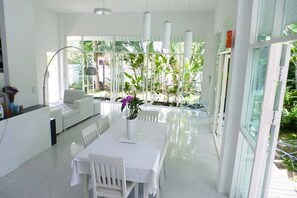 Breakfast area - Franjipani Home (Mae Rim)