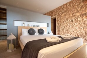 6 bedrooms, iron/ironing board, travel cot, WiFi