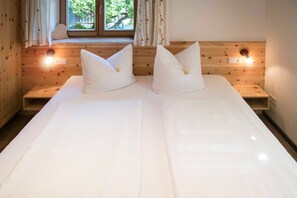 1 bedroom, in-room safe, travel crib, WiFi