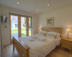 3 bedrooms, Internet, bed sheets - Beautifully decorated "Sea Shack", with large sun roof terrace and large private hot tub. (Looe)