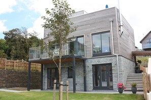 المنشأة من ال خارج