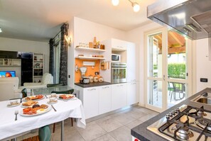 Fridge, microwave, oven, dishwasher