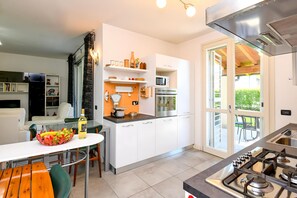 Refrigerador, microondas, horno y lavavajillas 