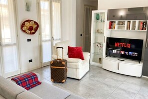 TV - Sirmione Bea house by Desenzanoloft (Sirmione)