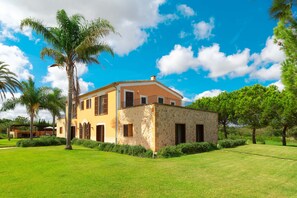 Unclassified image, 5 of 28, button