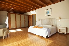 7 bedrooms, in-room safe, travel crib, WiFi