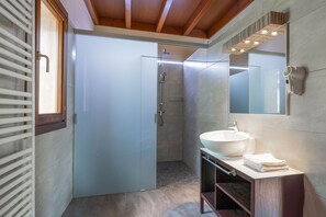 Unclassified image, 2 of 28, button