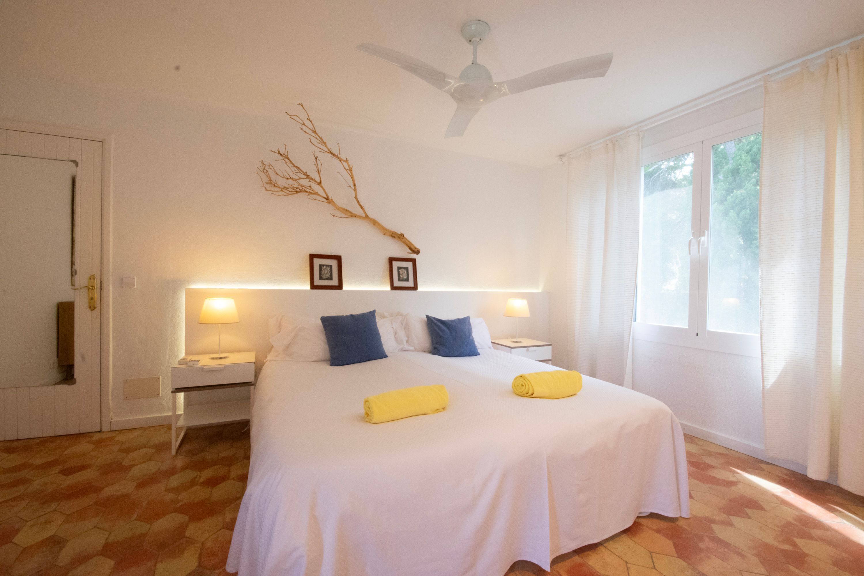 3 bedrooms, in-room safe, iron/ironing board, travel crib