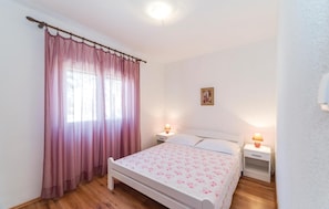 3 bedrooms, free WiFi, bed sheets